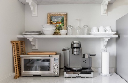 Lexington House | "The Guest House", Located on a 300 acre horse farm.