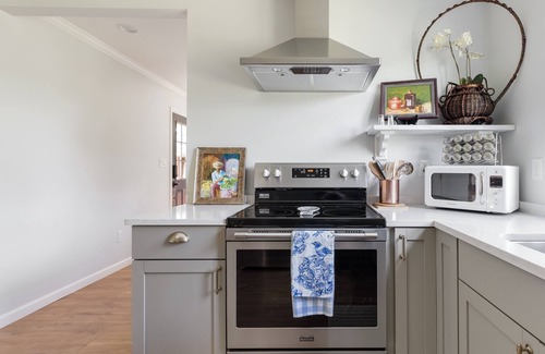 Lexington House | "The Guest House", Located on a 300 acre horse farm.