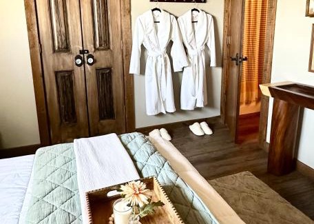 Venus Apartment | The Guesthouse l Creekside