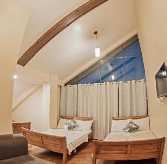 Baguio Hotel | The Half House by Elmar Cabin