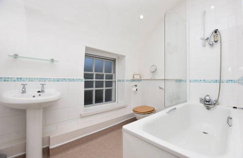Halford Hotel | The Halford Bridge Inn