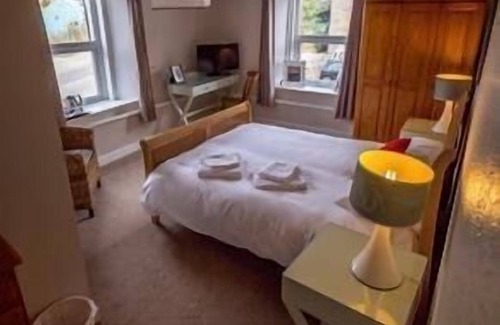 Polbathic Bed & Breakfast | The Halfway House Pub and Kitchen