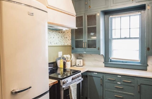 Southeast Omaha Apartment | The Hansom Park Cottage Duplex