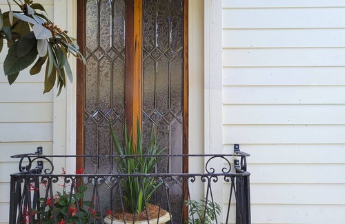Faubourg Marigny House | The Harlot House w Salt Pool/Spa, 5 bed 3 bath, walkable neighborhood w restaur