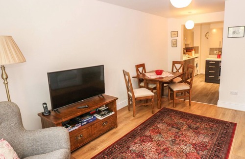 Buxton Cottage | THE HAVEN, character holiday cottage, with a garden in Buxton