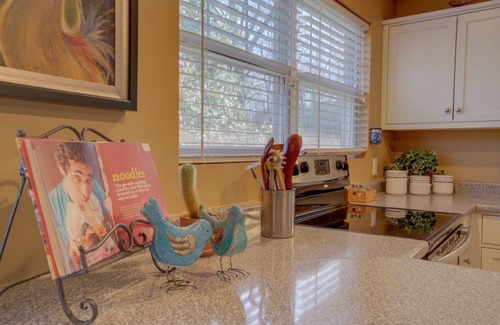 Lynn House | The Haven Charming Tryon House Pet Friendly