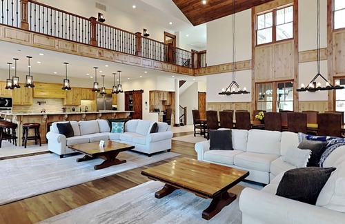 Oakland House | The Haven | Lakefront + 8 Suites, Pvt Indoor Pool, Hot Tub, Dock!