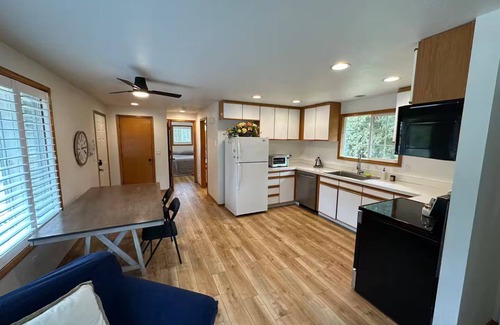 Brush Prairie House | The Haven - Private Retreat near Battle Ground