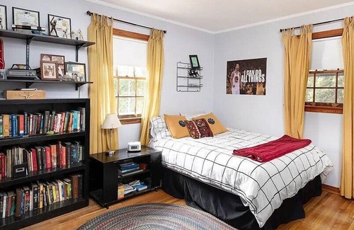 Oxford House | The Hayden, Lovely 4 BR home, 1 mi from the Square