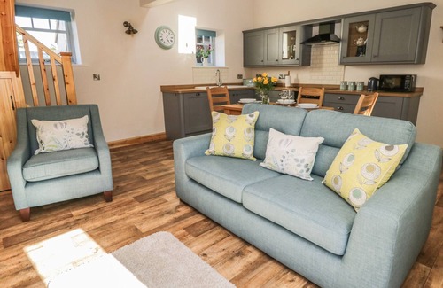 Scawton Cottage | THE HAYLOFT, with a garden in Husthwaite