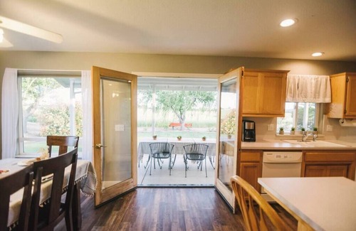 Paso Robles House | The Haymakers Inn - Large Outdoor Space