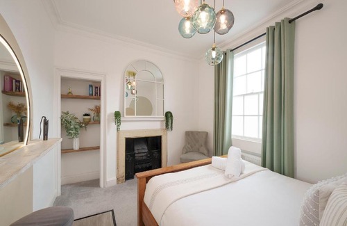 Bath Apartment | The Haze House - 4 Bed Townhouse