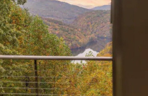 Robbinsville Cabin | THE HEAD REST at Deals Gap, Tail of the Dragon Mountain Retreat!
