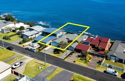 Culburra Beach House | The Headland @Culburra. Absolute waterfront house with spa! Dog friendly