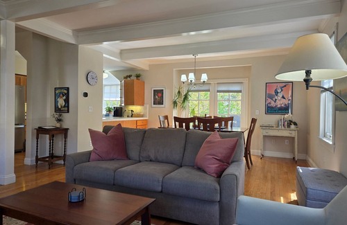 Sonoma House | The Heart of Sonoma Plaza: Stylish 1877 Victorian