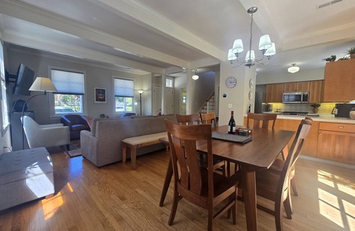 Sonoma House | The Heart of Sonoma Plaza: Stylish 1877 Victorian