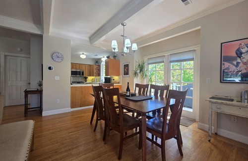 Sonoma House | The Heart of Sonoma Plaza: Stylish 1877 Victorian