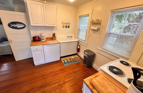 Bradenton Beach Cottage | The Hemingway-Key West Style Cottage. Million Dollar Waterfront.dock.beach