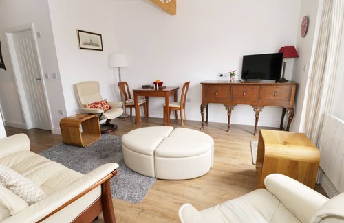 Thornton-Cleveleys Cottage | THE HEN HOUSE, pet friendly, with a garden in Thornton, Lancashire