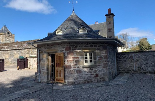 Scaniport House | The Hen House