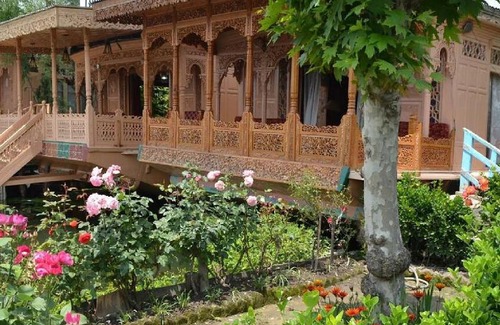 Dal Lake Hotel | The Heritage Group Of Houseboats