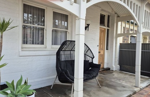 Glenelg Cottage | The Heritage - located in in the center of Glenelg