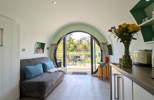 Llandovery Ski Chalet | The Heron's Tree, The Heron's Tree Riverside Stay