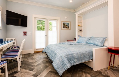 Union Pier House | The Herringbone Suite 5 at Union Pier Summer House