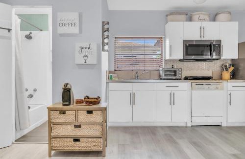 North Miami Villa | The Hidden Gem - Private Cottage in Biscayne Park