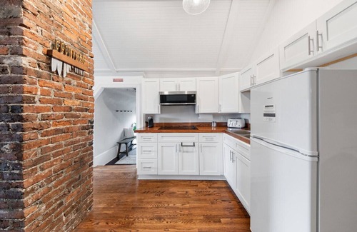 Macon Apartment | The Hidden Hideaway on College