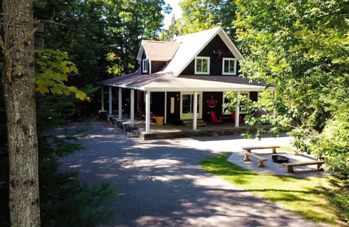 Eagle Lake Cottage | The Hidden Porch at Sir Sam's (hot tub & sauna)
