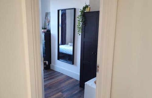 Woodside House | The Hide Away Modern Rooms