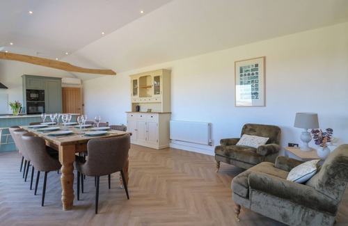 Colchester Cottage | THE HIDE, family friendly, with hot tub in Mersea Island