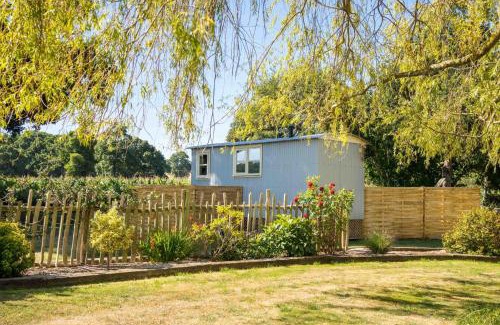 Whitestone Apartment | The Hideaway Hut - 1 Bed Shepherds Hut - Hereford