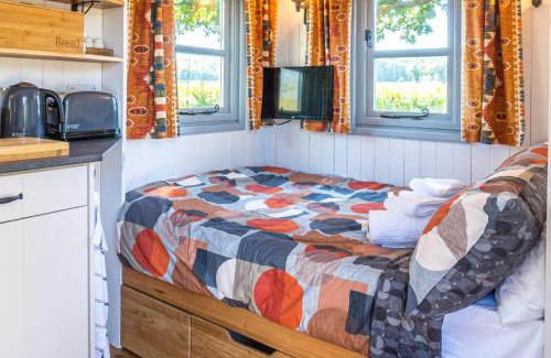 Whitestone Apartment | The Hideaway Hut - 1 Bed Shepherds Hut - Hereford