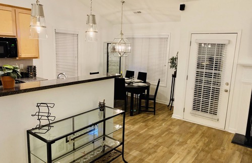 Newnan House | The Hideaway @ Newnan - Close to Everything + Pet Friendly