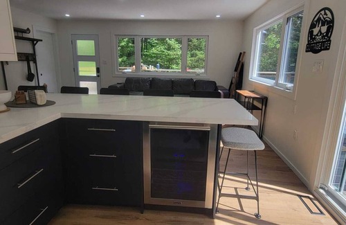 Trent Lakes Cabin | The Hideaway-Three bedroom cottage by Crystal lake