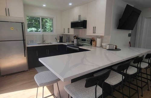 Trent Lakes Cabin | The Hideaway-Three bedroom cottage by Crystal lake