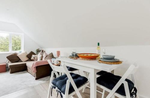 Corfe Castle Apartment | The Hideout - 20-Minute Walk to Bournemouth Gardens