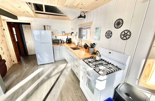 Burnham Cabin | The Hideout Cabin | Steps to the Beach