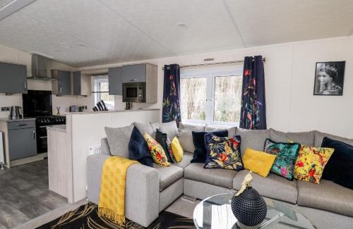 New Quay House | The Hideout