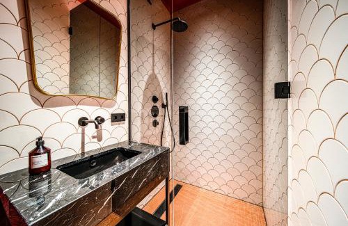Burgwallen Nieuwe Zijde Hotel | The Highlander Amsterdam
