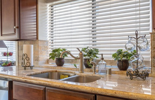 Lancaster House | The Highlight of West Lancaster - 1-3 miles from the Fwy, Parks, and Restaurants