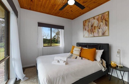 Yarrawonga House | The Hilderton on Hogans - 5 bedrooms