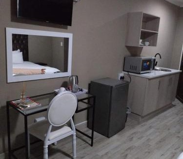 Newcastle House | The Hills Guest House