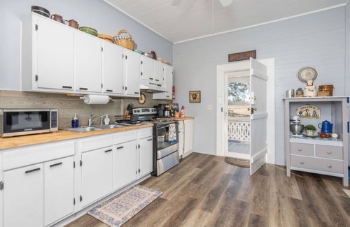 Eclectic House | The Historical Ponderosa, minutes from Lake Martin