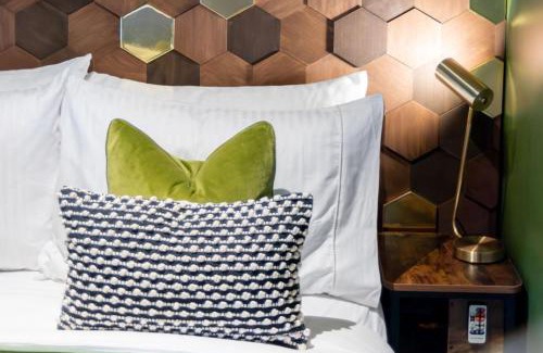 Ludwel House | The Hive, Central Ludlow, Free Parking, Boutique Hotel Style
