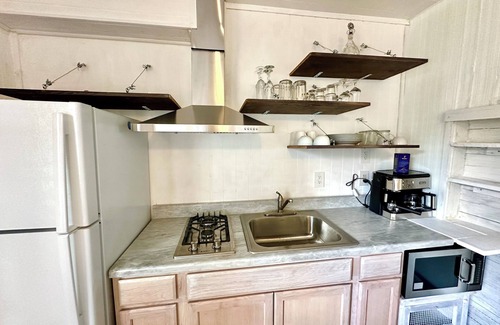 Gulfport Cottage | The holiday cottage 2 guest suite .Private bedroom,bathroom,entrance ,kitchen
