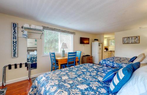 Ogunquit - Wells Hotel | The Holiday House Condominiums