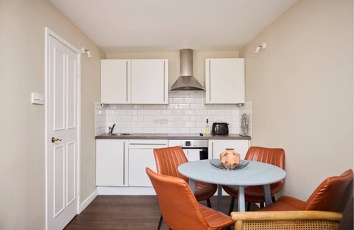 Norland Cottage | The Holland Park Crib - Classy 2bdr House
